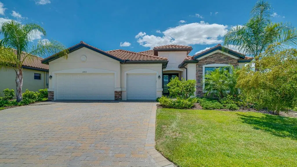 11853 Hickory Estate Cir — Photo 3