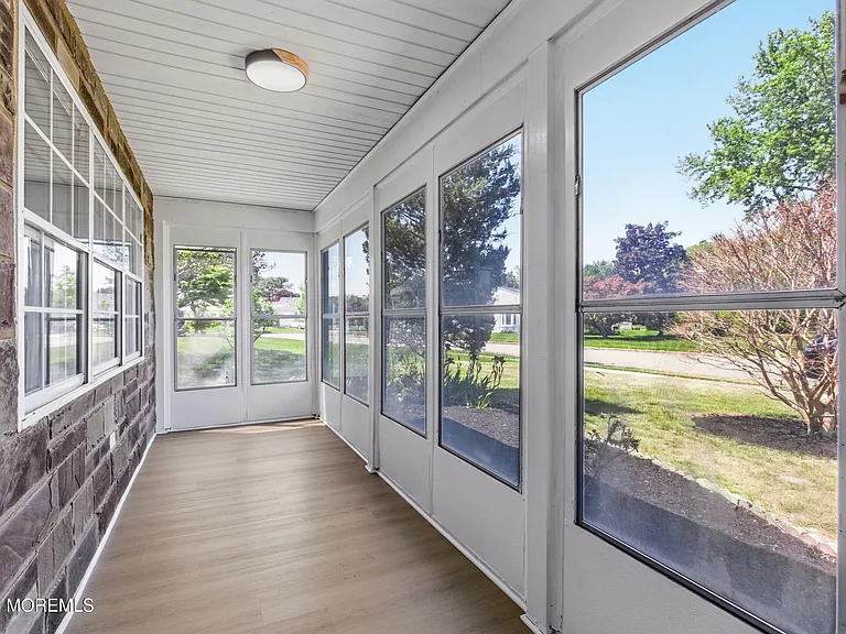2 Leighton Ln — Photo 6