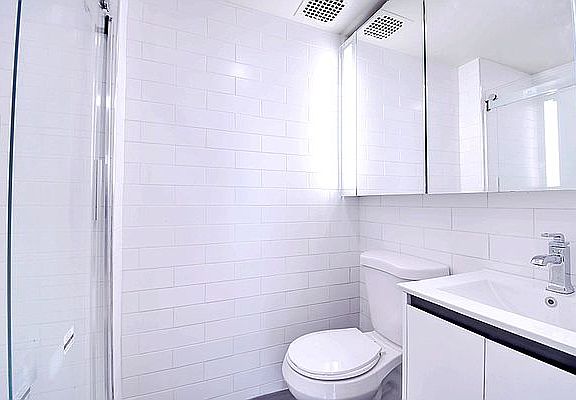 4th image of 131 E 83rd St APT 4G