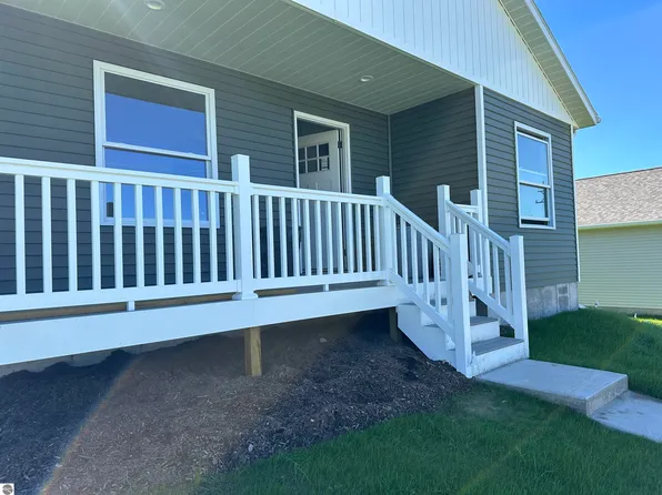 926 Sepia St, Traverse City, MI 49696