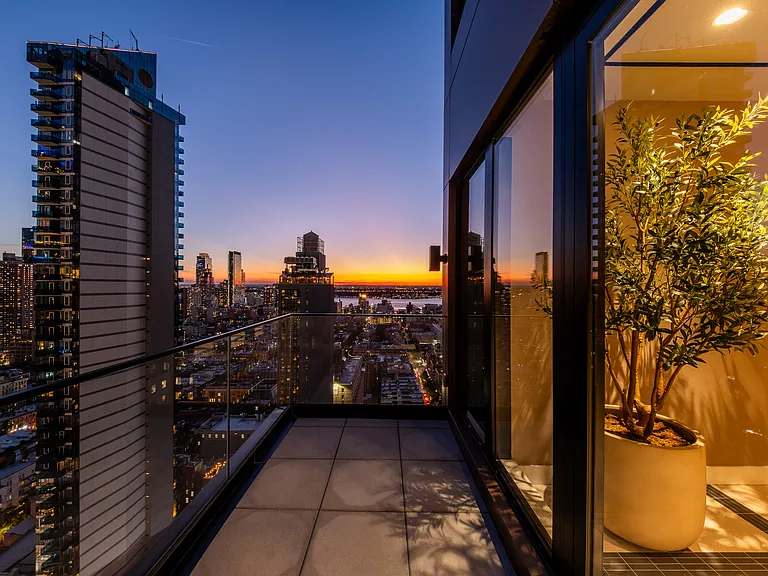250 W 49th St #22101 — Photo 25