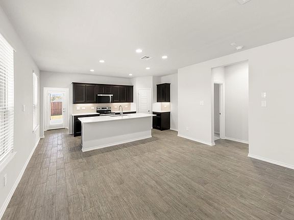 5th image of 1713 Meadow Crest Dr