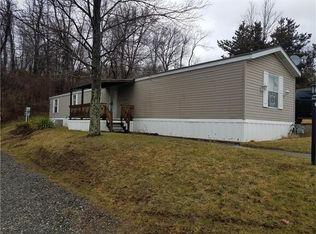 10 Hilltop Dr, Finleyville, PA