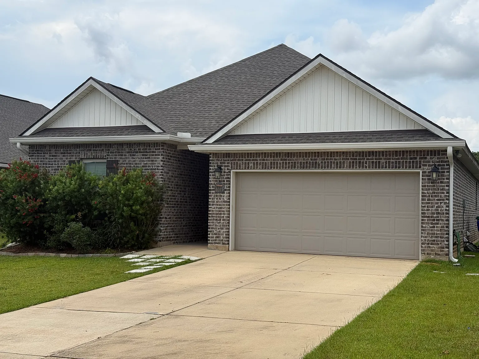 3 bed, 1946 sqft, $2,200 — Photo 1