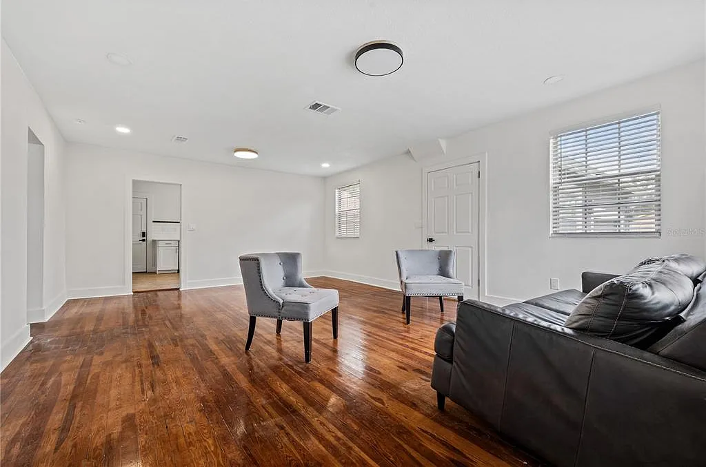 2 bed, 1.0 bath, 1073 sqft, $2,500 — Photo 4