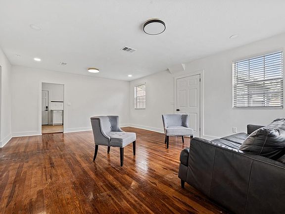 4th image of 2202 N Glen Ave
