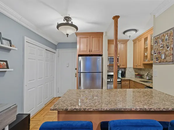 160 East 27th Street image 4 of 8