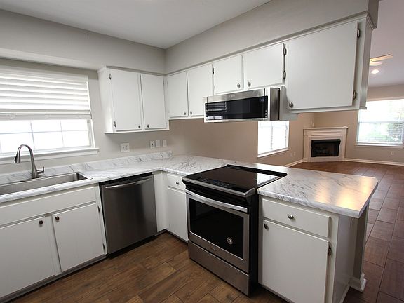 3rd image of 2534 Golden Park Ln