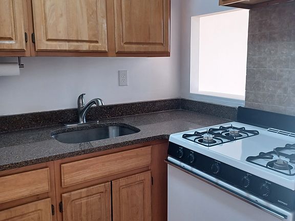 3rd image of 425 Marion St APT D