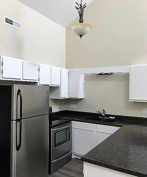 1891 Colony Dr #13E — Photo 2