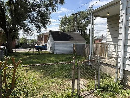 1620 Gondert Ave — Photo 20