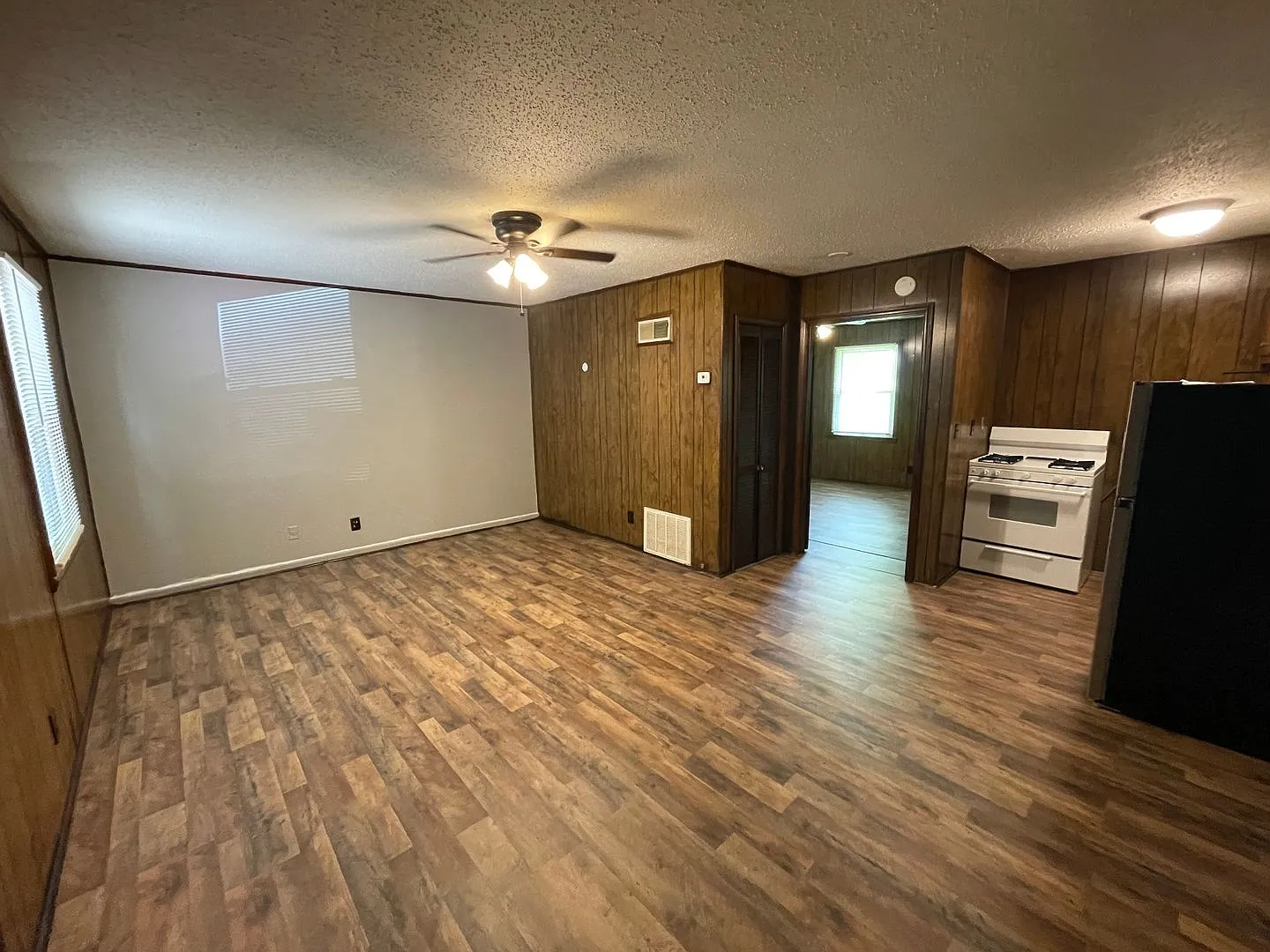 SRP-SH009-1918 Winget Street — Photo 2