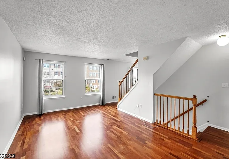 100 Callahan Ct — Photo 8