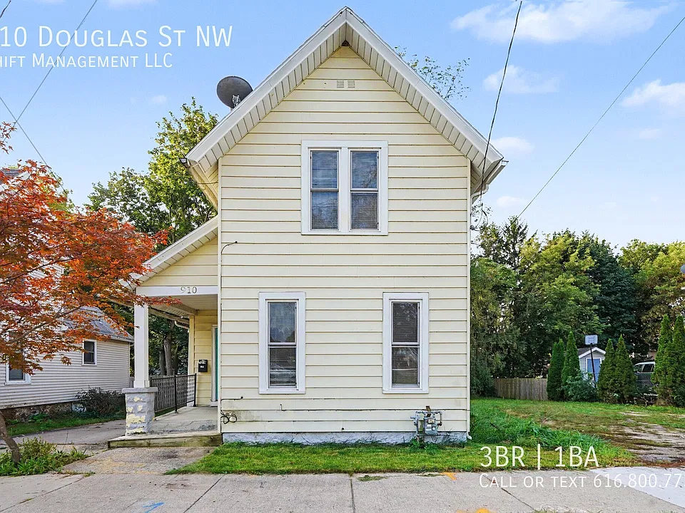 910 Douglas St NW
