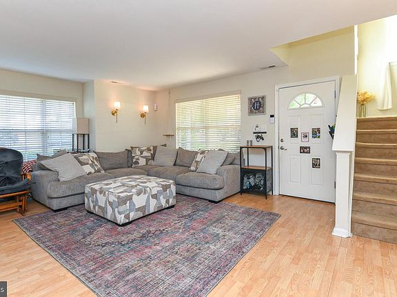 5th image of 122 Pendragon Way