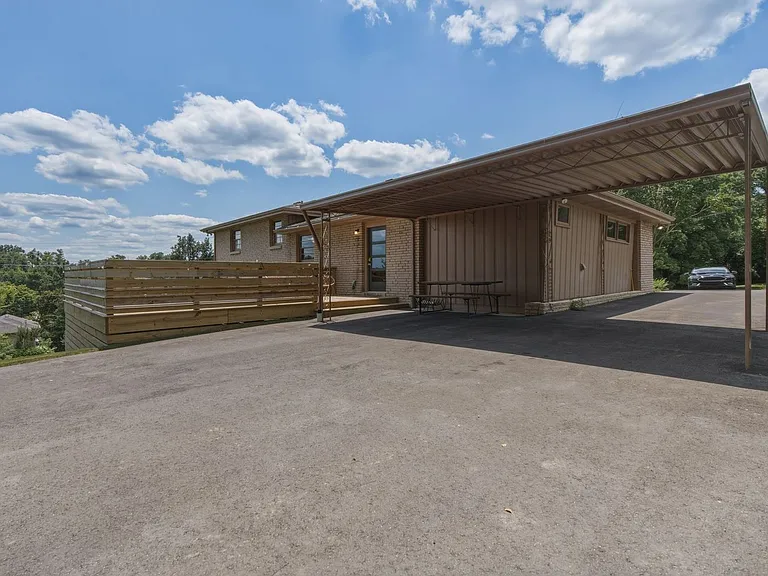 5028 Danby Dr — Photo 34