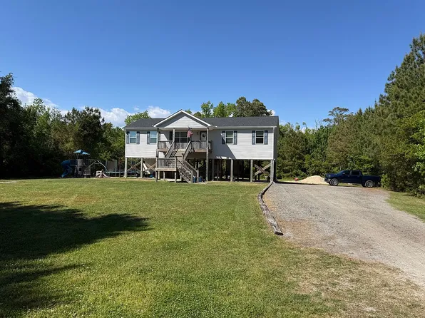 305 Tropical Trl, Beaufort, NC 28516