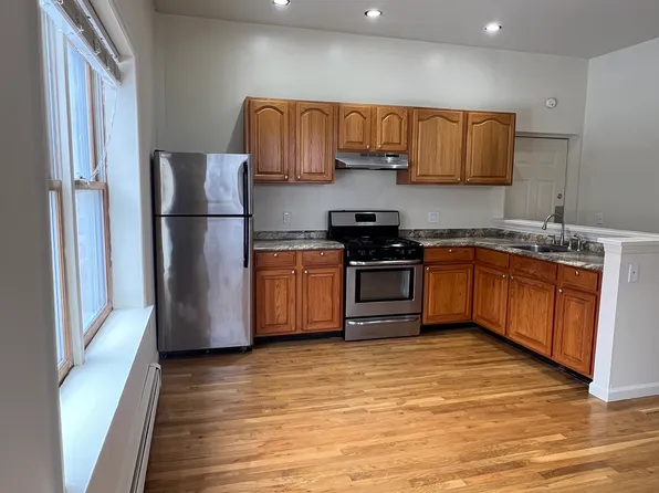 74 North St APT 3, Newburgh, NY 12550