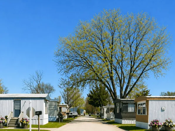 2235 Lincoln St, Cedar Falls, IA 50613