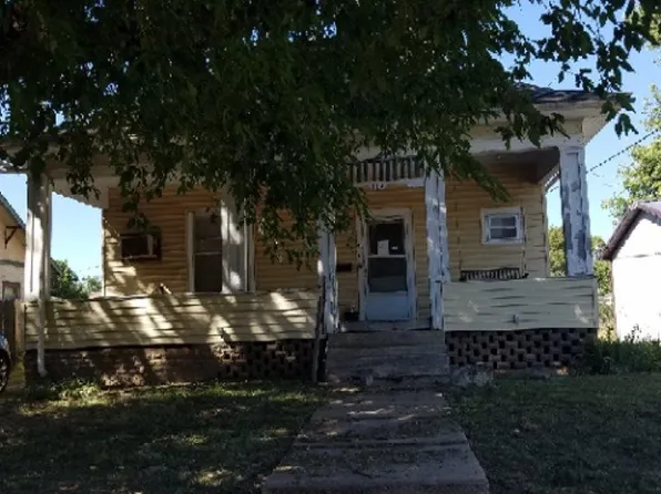 113 W Lincoln St, Lyons, KS 67554