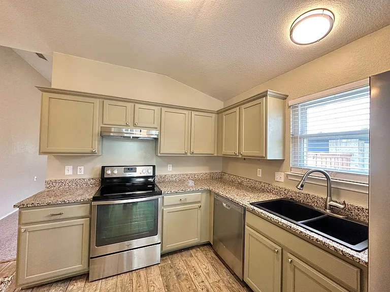 1308 Saddle Dr — Photo 10