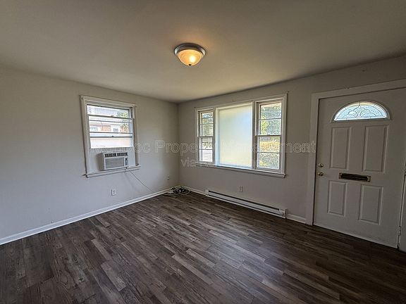 3rd image of 1500 Airport Ave