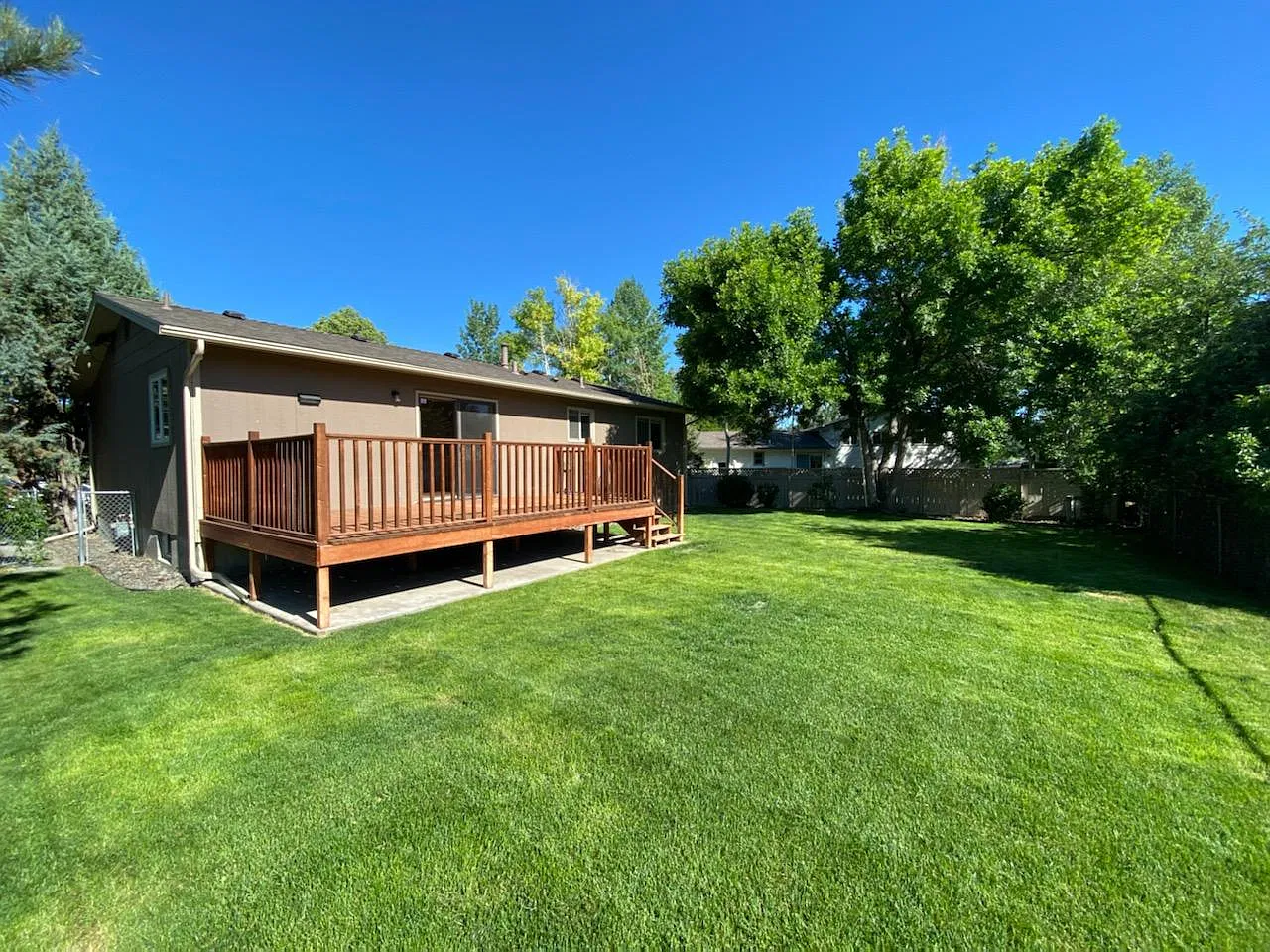 5 bed, 2100 sqft, $2,300 — Photo 2