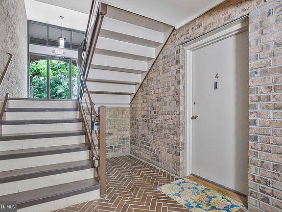 3rd image of 11 Silverwood Cir APT 4