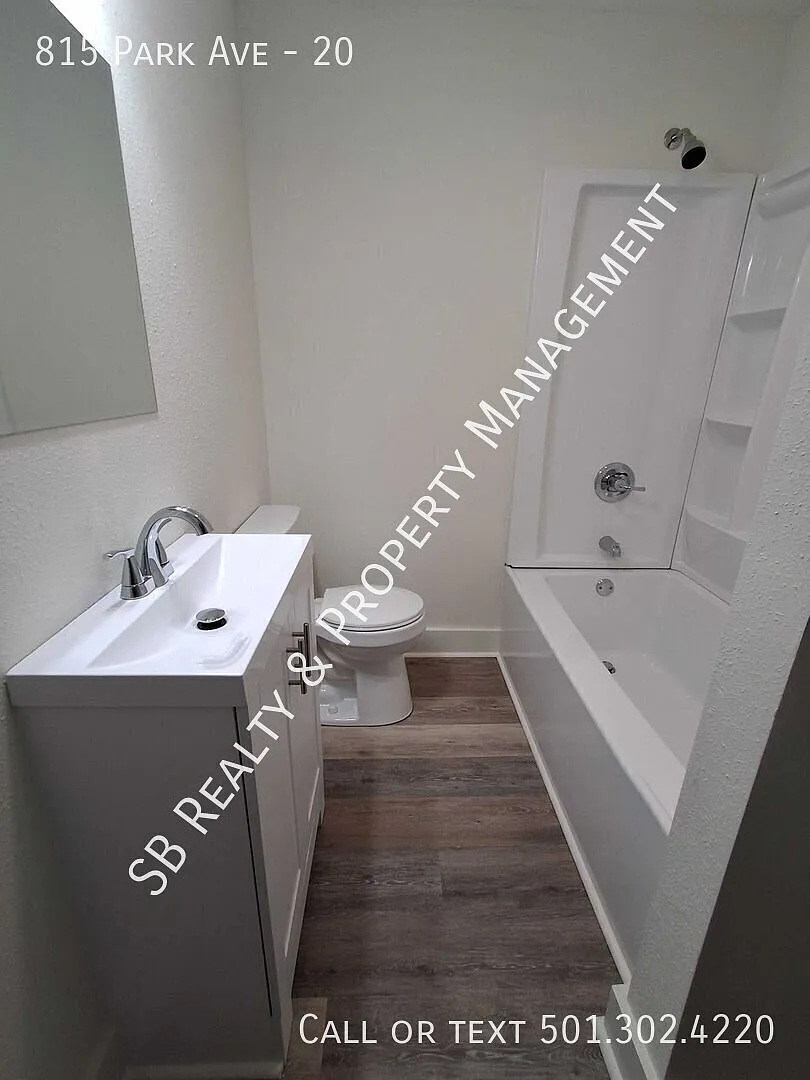 815 Park Ave — Photo 3