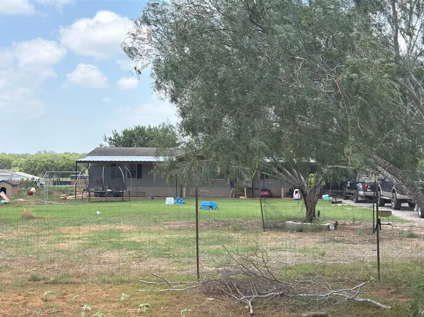 1757 County Road 329, Floresville, TX 78114