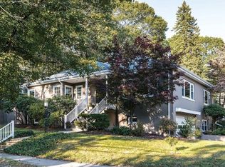 44 Rolling Ln, Chestnut Hill, MA 02467