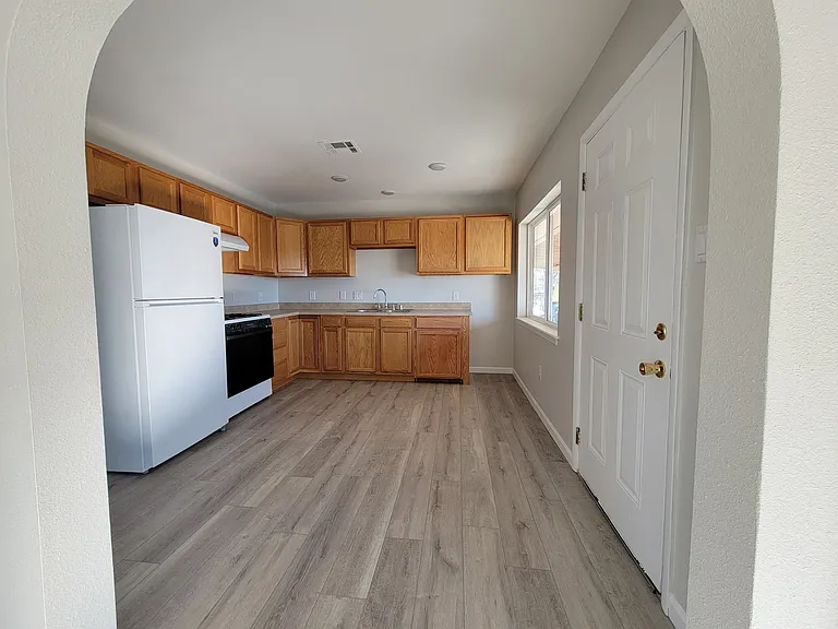 204 Ash St #7 — Photo 9