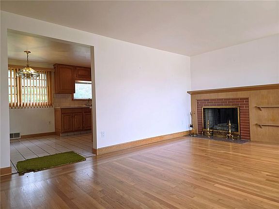 3rd image of 105 Longview Dr