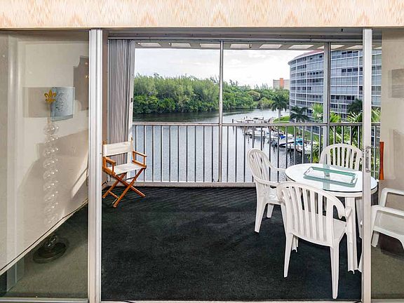 4th image of 1427 E Hillsboro Blvd APT 629