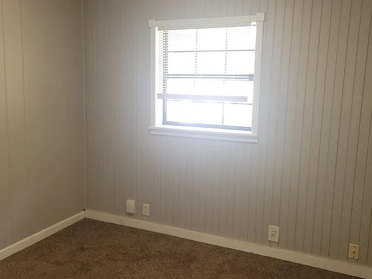 1014 W 3rd St — Photo 4