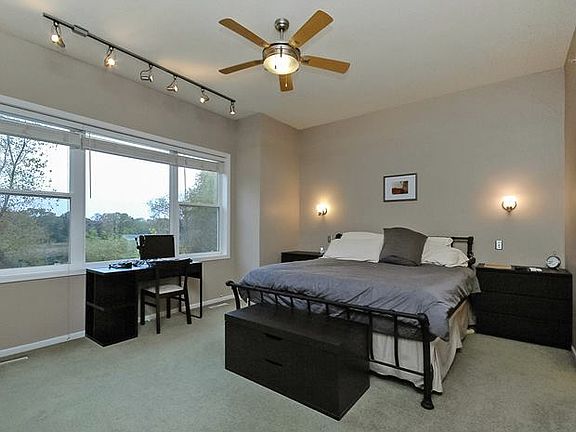 Large master w/great views