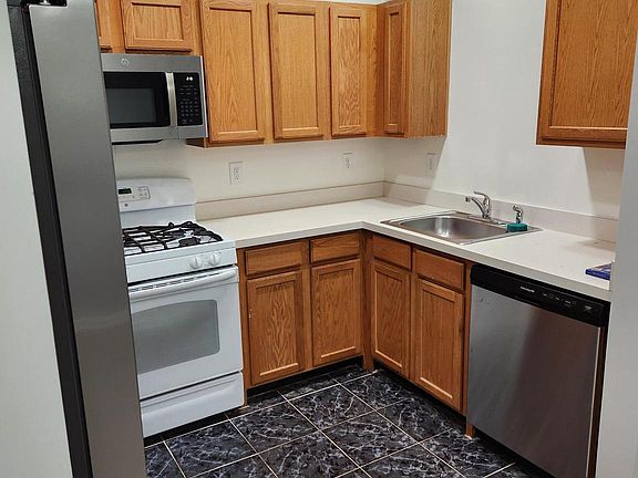 4th image of 1038 Lamberton St