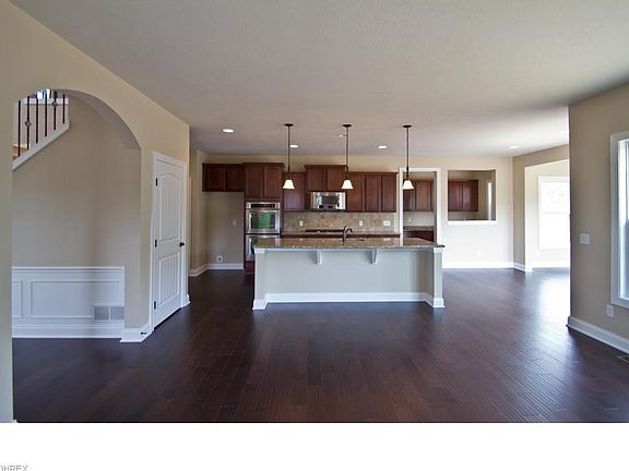 3rd image of 6685 Rosewood Trl