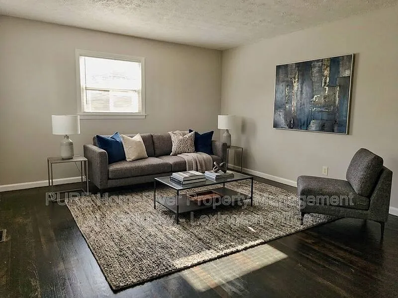 3 bed, 1.0 bath, 1050 sqft, $1,495 — Photo 2