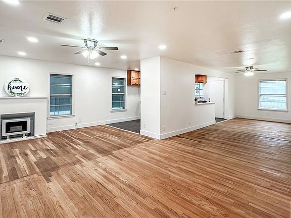 4th image of 1205 Gray Dr