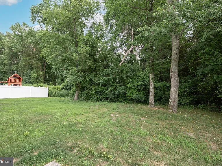 209 Peony Ln — Photo 33