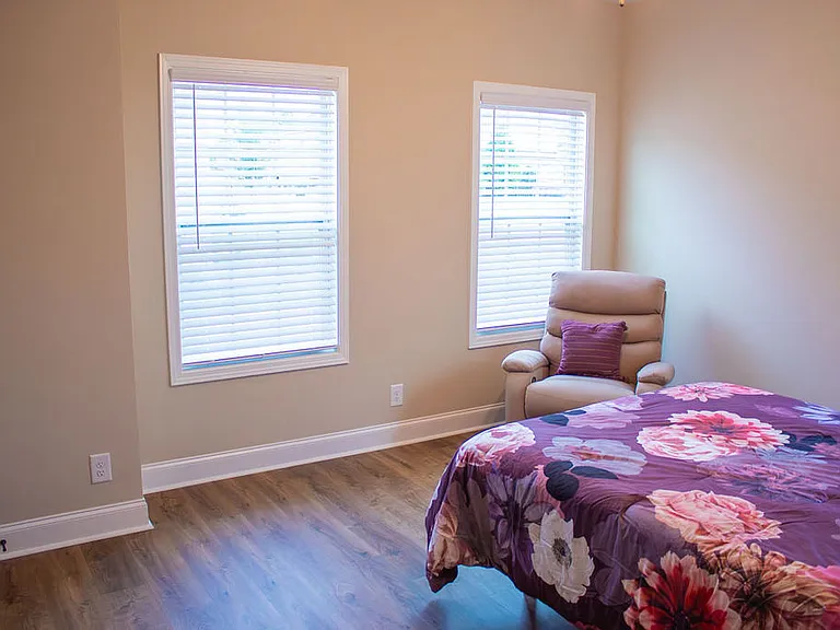 504 Nandina Ct — Photo 4