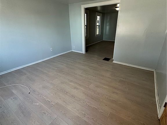 5th image of 502 Hickory St