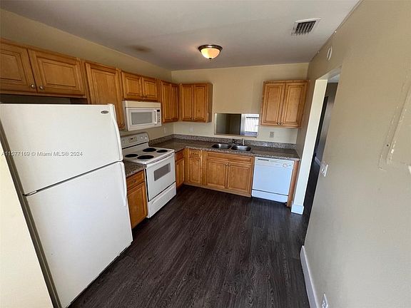 3rd image of 7951 Southgate Blvd APT F9