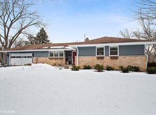 5654 Hanssen Rd, Gurnee, IL 60031