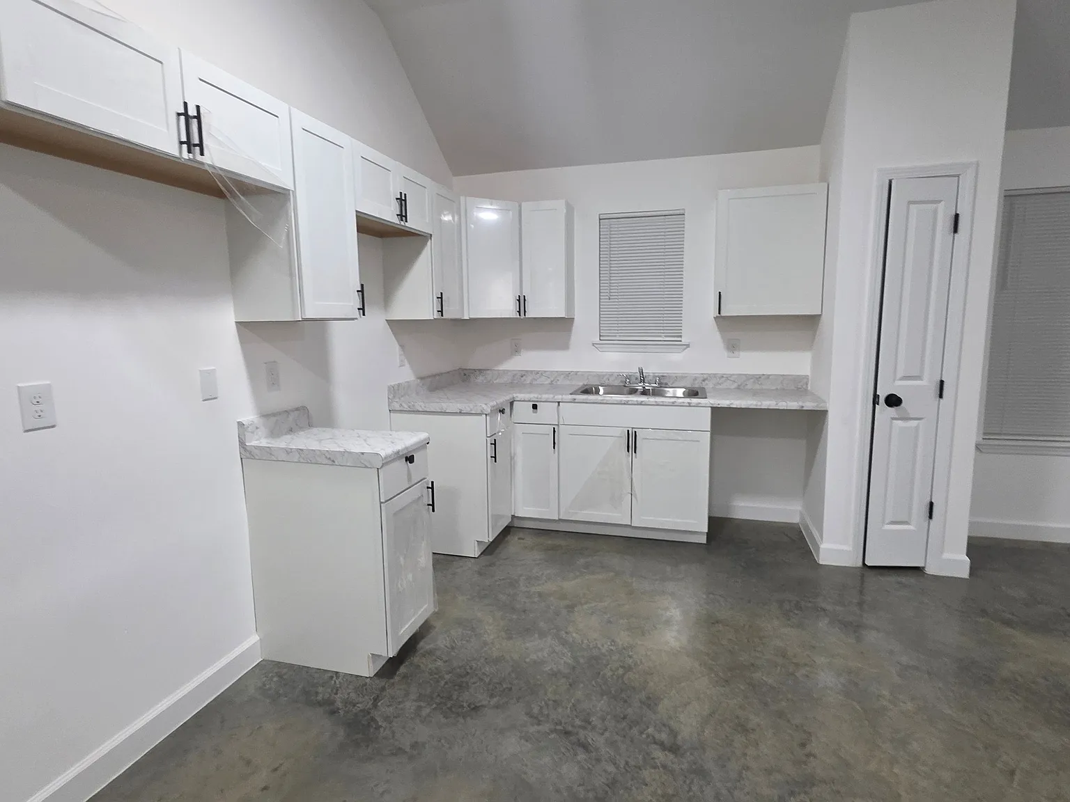 Newly Renovated 4-Bedroom Home with Open-Concept Living — Photo 4