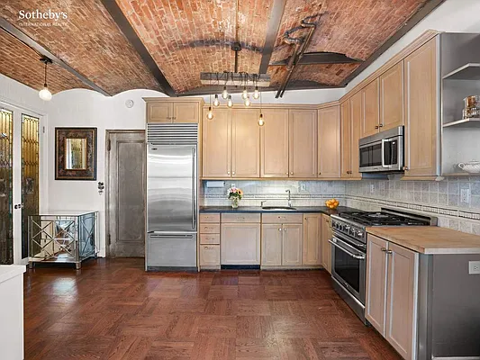 Sold by Sotheby's International Realty | media 3