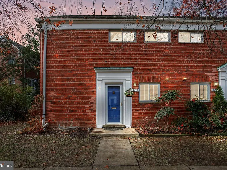 3139 Martha Custis Dr — Photo 1