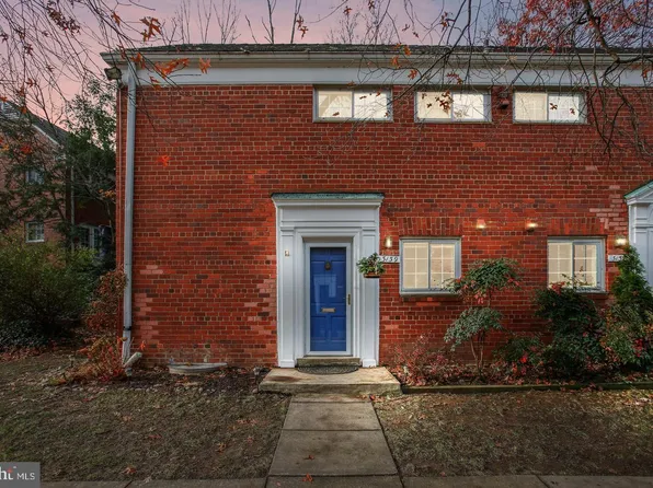 3139 Martha Custis Dr, Alexandria, VA 22302