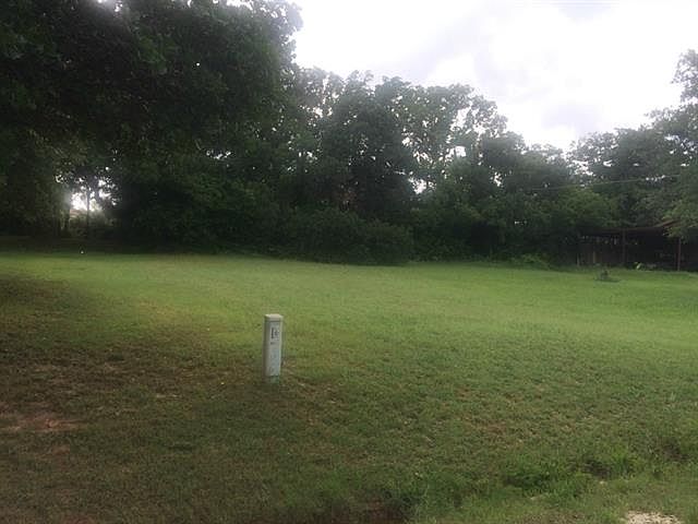 1st image of 801 Lakewood Dr